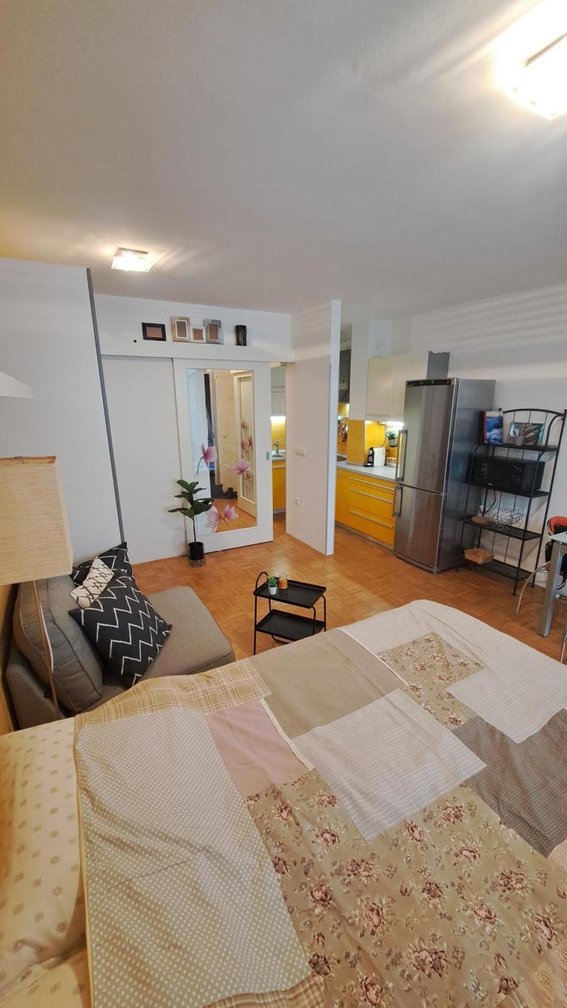 Mery Studio Ljubljana Extérieur photo